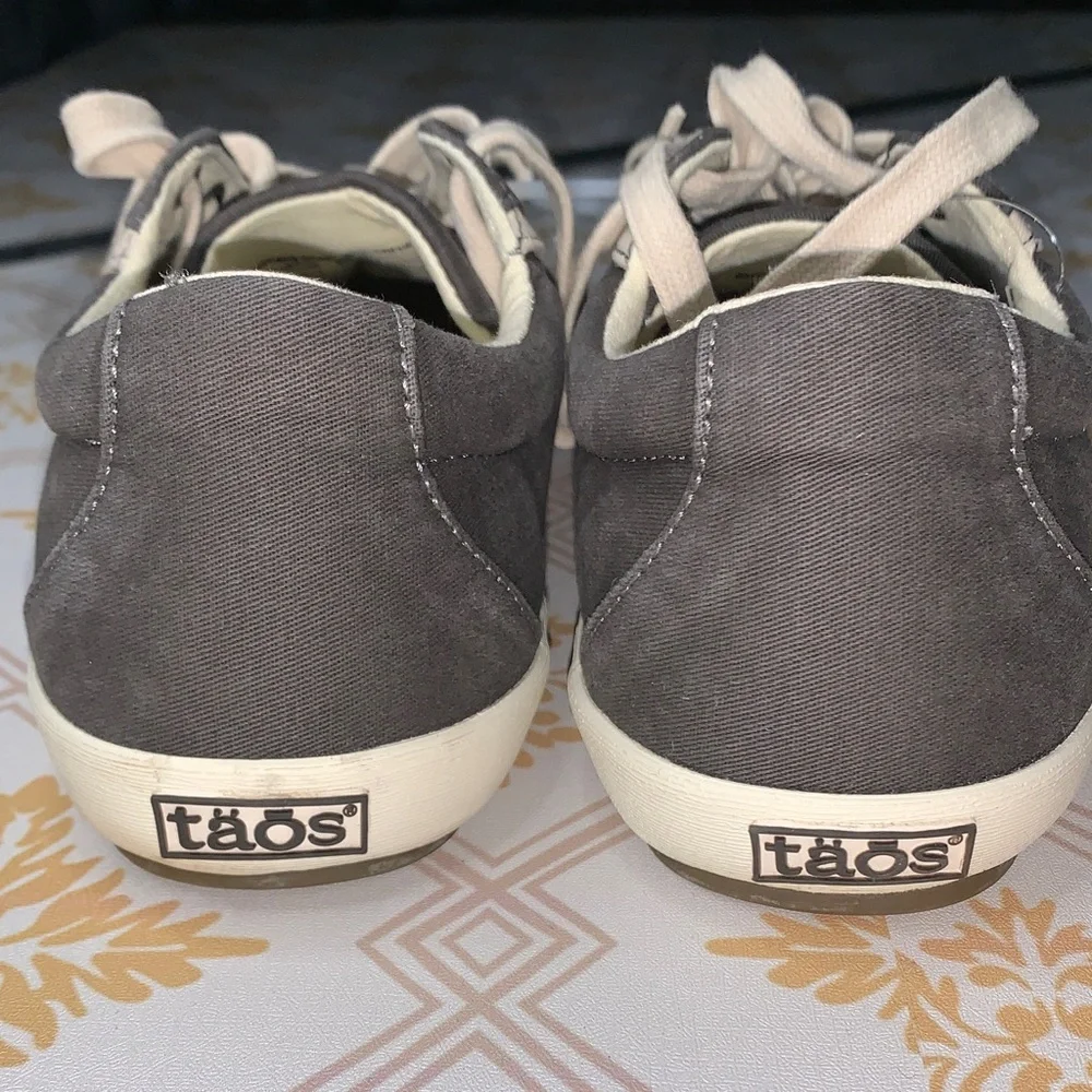 tao's Gray and Cream Women Sneakers - Picture 3 of 6